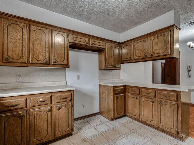 813 N Parkview Circle, Oklahoma City, OK 73170