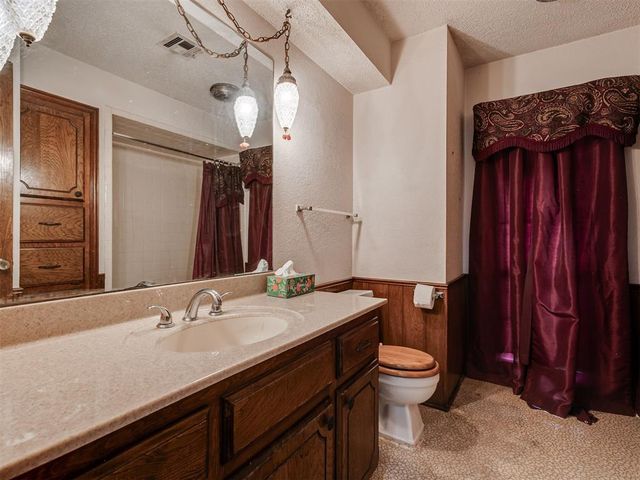 813 N Parkview Circle, Oklahoma City, OK 73170
