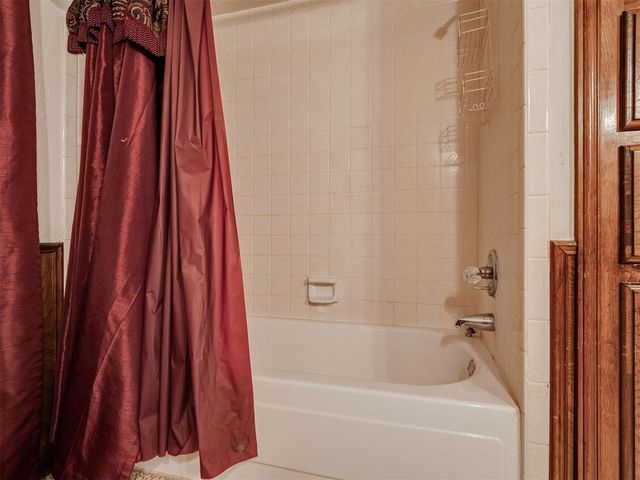 813 N Parkview Circle, Oklahoma City, OK 73170