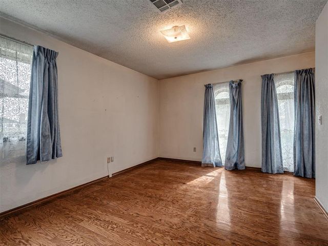 813 N Parkview Circle, Oklahoma City, OK 73170