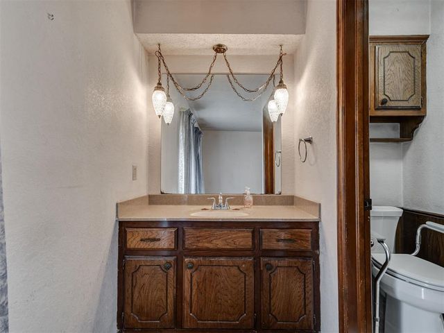 813 N Parkview Circle, Oklahoma City, OK 73170