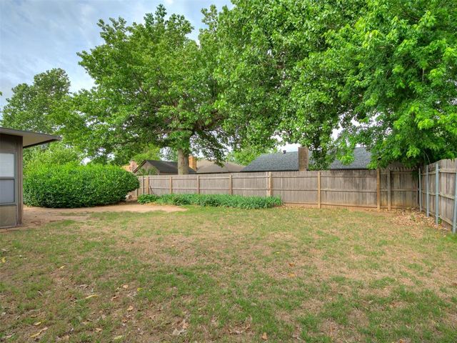 813 N Parkview Circle, Oklahoma City, OK 73170
