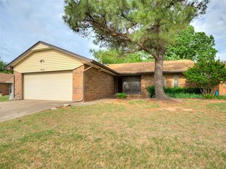 813 N Parkview Circle, Oklahoma City, OK 73170