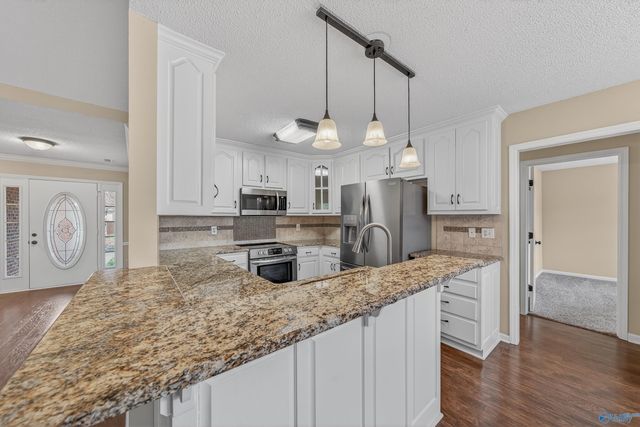 212 Chestnut Oak Circle, Owens Cross Roads, AL 35763