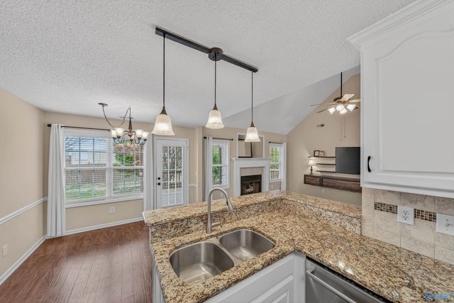 212 Chestnut Oak Circle, Owens Cross Roads, AL 35763