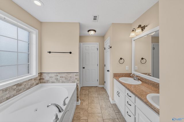 212 Chestnut Oak Circle, Owens Cross Roads, AL 35763