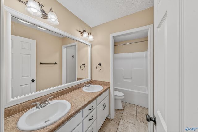 212 Chestnut Oak Circle, Owens Cross Roads, AL 35763