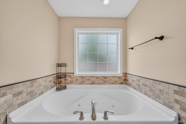 212 Chestnut Oak Circle, Owens Cross Roads, AL 35763