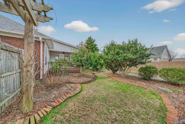 212 Chestnut Oak Circle, Owens Cross Roads, AL 35763