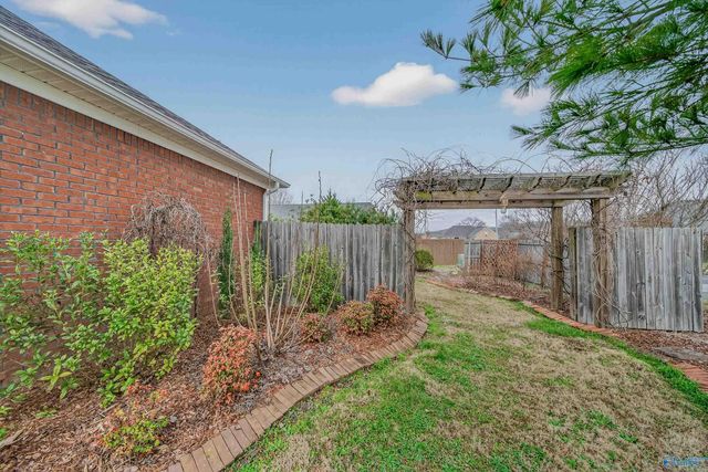 212 Chestnut Oak Circle, Owens Cross Roads, AL 35763