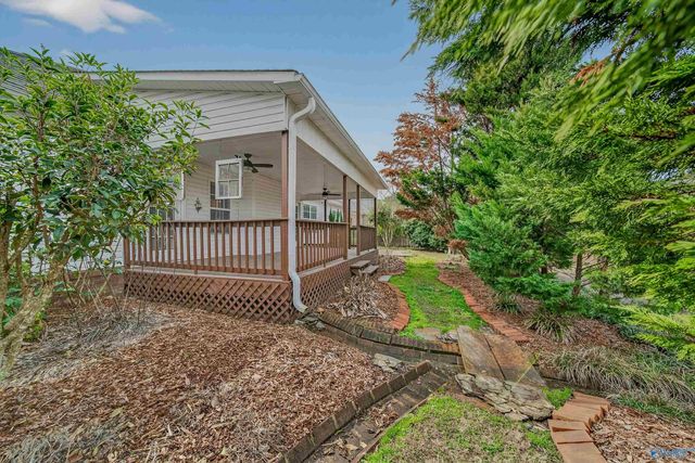 212 Chestnut Oak Circle, Owens Cross Roads, AL 35763