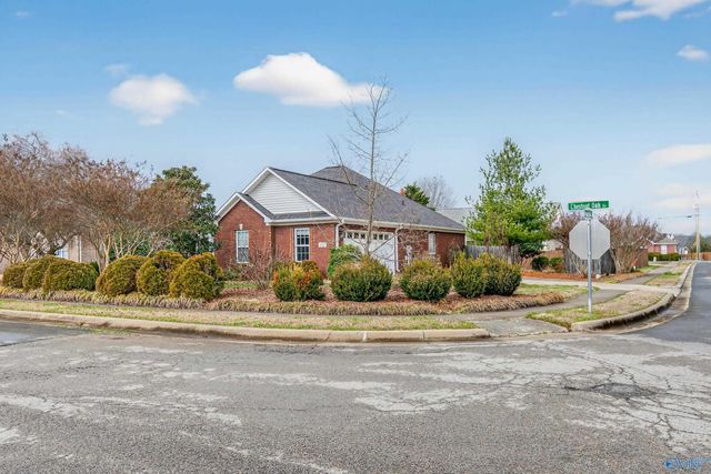 212 Chestnut Oak Circle, Owens Cross Roads, AL 35763