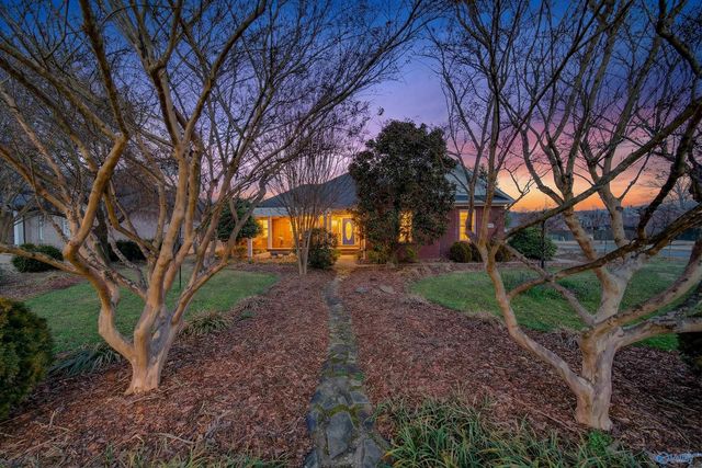 212 Chestnut Oak Circle, Owens Cross Roads, AL 35763