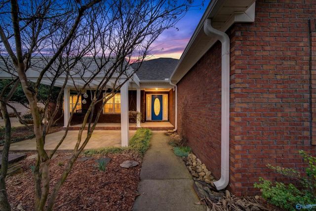 212 Chestnut Oak Circle, Owens Cross Roads, AL 35763