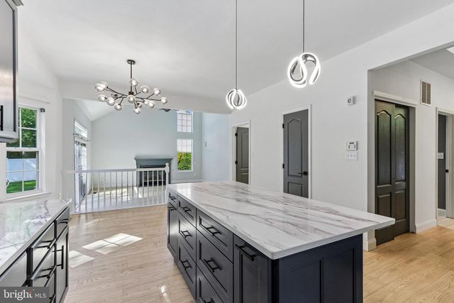 7 LONGFELLOW LN, Hainesport, NJ 08036