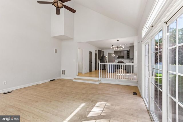 7 LONGFELLOW LN, Hainesport, NJ 08036