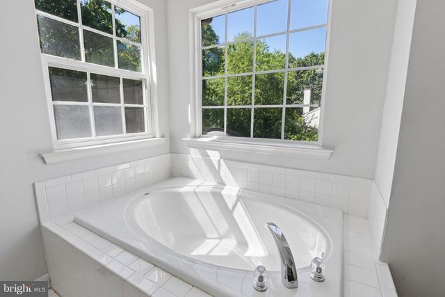7 LONGFELLOW LN, Hainesport, NJ 08036