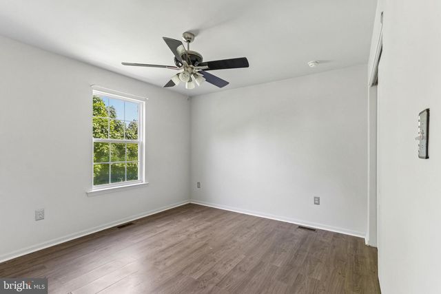 7 LONGFELLOW LN, Hainesport, NJ 08036