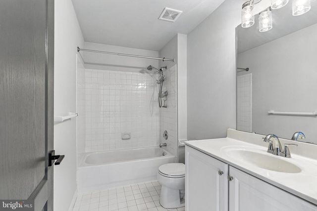 7 LONGFELLOW LN, Hainesport, NJ 08036