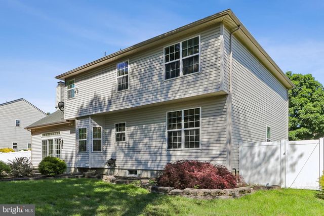 7 LONGFELLOW LN, Hainesport, NJ 08036
