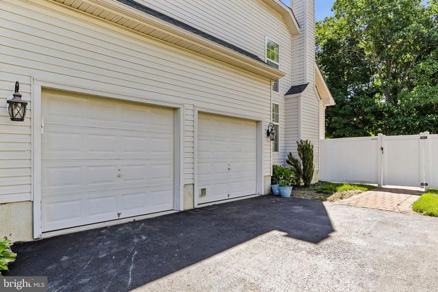 7 LONGFELLOW LN, Hainesport, NJ 08036