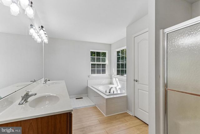 7 LONGFELLOW LN, Hainesport, NJ 08036