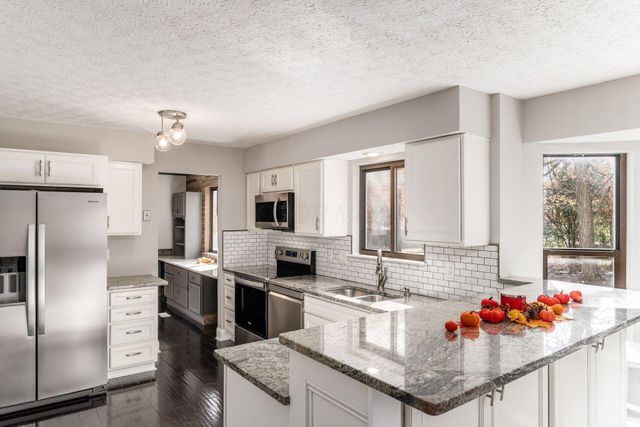 7801 Cedar Ridge Drive, Pickerington, OH 43147