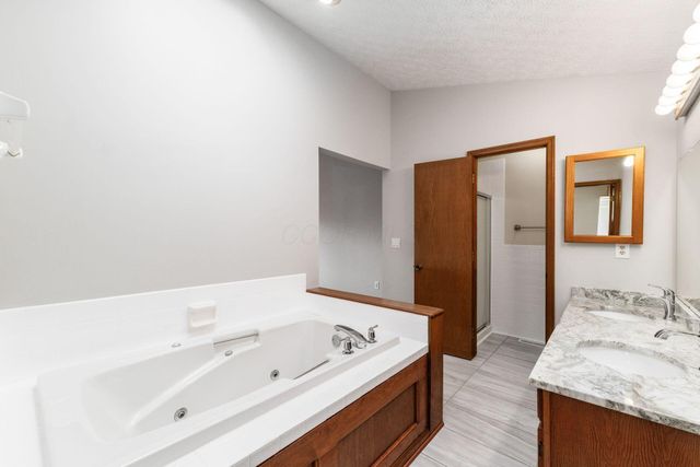 7801 Cedar Ridge Drive, Pickerington, OH 43147