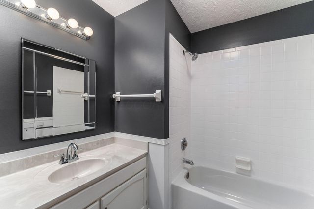 7801 Cedar Ridge Drive, Pickerington, OH 43147