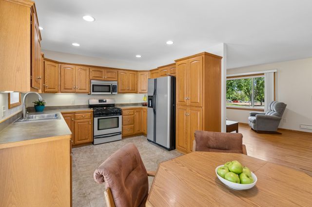 95 Hackberry Hill, Long Lake, MN 55356