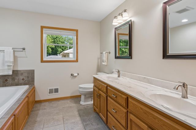 95 Hackberry Hill, Long Lake, MN 55356