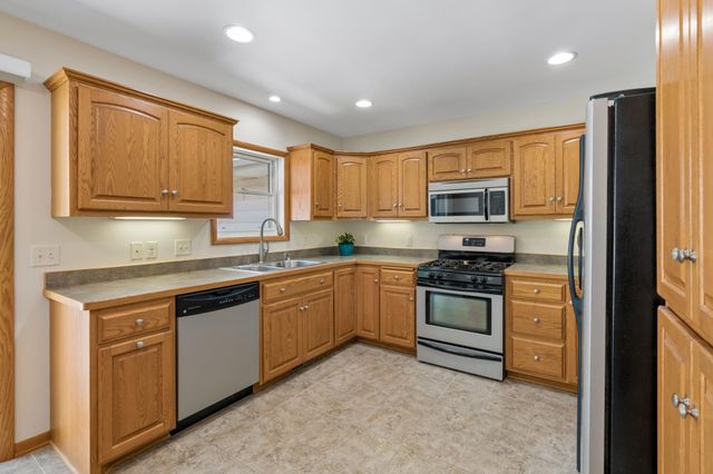 95 Hackberry Hill, Long Lake, MN 55356