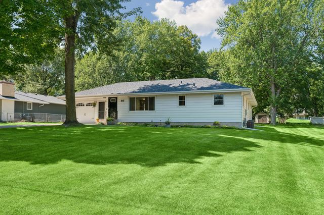 95 Hackberry Hill, Long Lake, MN 55356