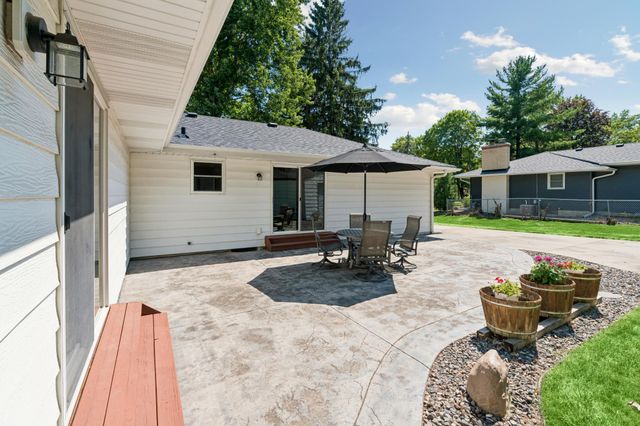 95 Hackberry Hill, Long Lake, MN 55356