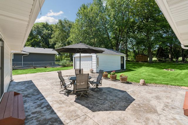 95 Hackberry Hill, Long Lake, MN 55356