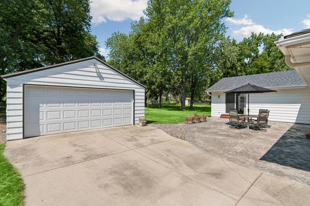 95 Hackberry Hill, Long Lake, MN 55356