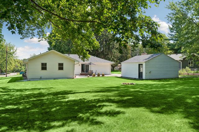 95 Hackberry Hill, Long Lake, MN 55356