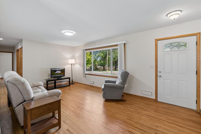 95 Hackberry Hill, Long Lake, MN 55356