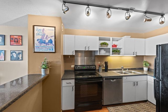 5320 N Sheridan Road 2201, Chicago, IL 60640