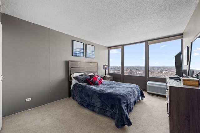 5320 N Sheridan Road 2201, Chicago, IL 60640