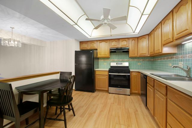 9510 S Kolmar Avenue 406, Oak Lawn, IL 60453