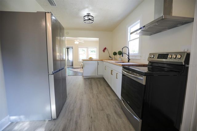 2521 4TH STREET S, St Petersburg, FL 33705