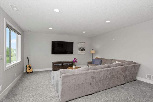 10181 Thorne Drive, West Des Moines, IA 50266