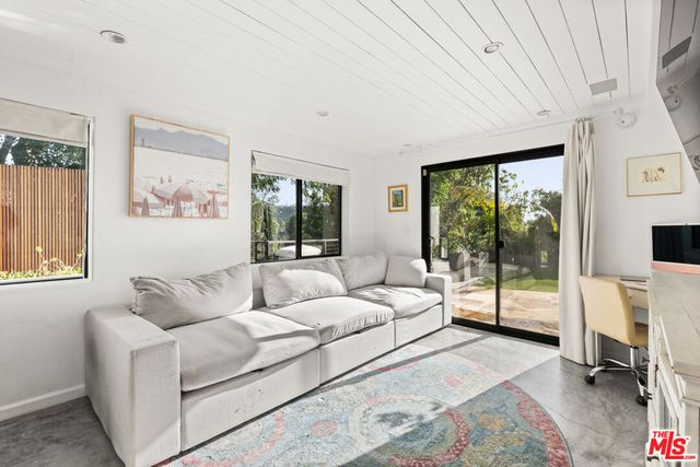 2767 La Cuesta Drive, Los Angeles, CA 90046