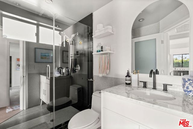 2767 La Cuesta Drive, Los Angeles, CA 90046