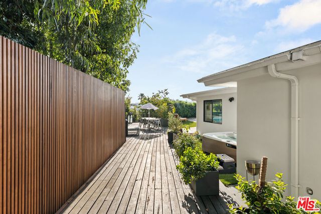 2767 La Cuesta Drive, Los Angeles, CA 90046