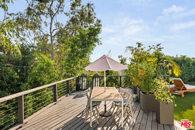 2767 La Cuesta Drive, Los Angeles, CA 90046