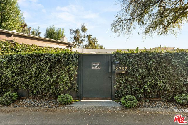 2767 La Cuesta Drive, Los Angeles, CA 90046