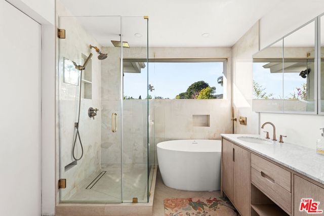 2767 La Cuesta Drive, Los Angeles, CA 90046