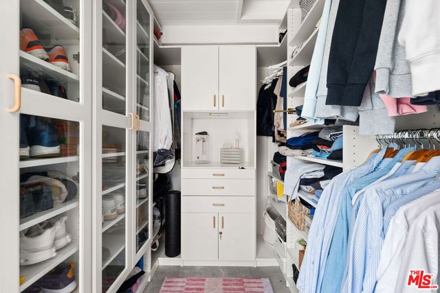 2767 La Cuesta Drive, Los Angeles, CA 90046